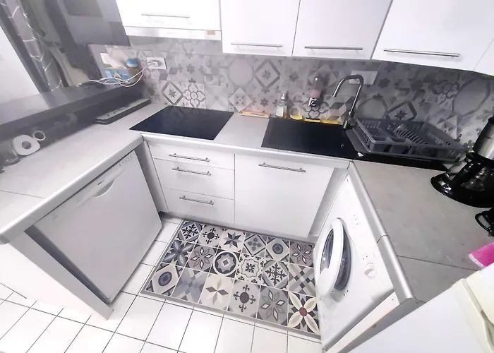 T2 Près De La Sans Parking Privé - Fr-1-607-227 *